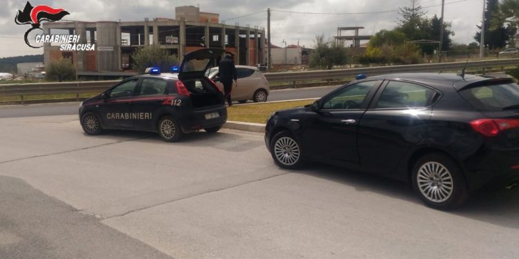 Avola. Evade dagli arresti domiciliari e passeggia per le vie della città: arrestato