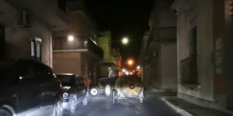 Avola, coronavirus: trattori privati a disposizione per aiutare a sanificare le strade