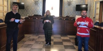 Emergenza Coronavirus, fashion designer di Avola dona mascherine a lavoratori e volontari