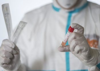 Coronavirus, l’interpellanza di Cannata (FdI) sui tamponi: “priorità a Forze dell’Ordine e categorie a rischio”