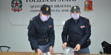 Avola, viaggiava in autostrada con la cocaina nascosta negli slip: giovane finisce ai domiciliari