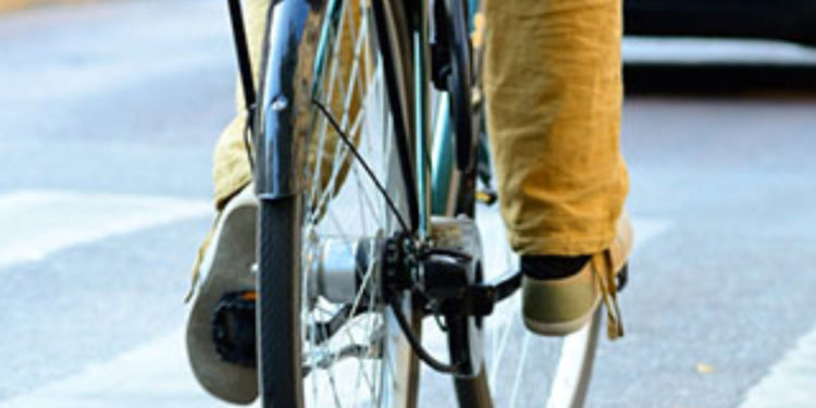 Avola. In bici sulla SP4, incitava a uscire di casa, il video sui social gli costa una denuncia