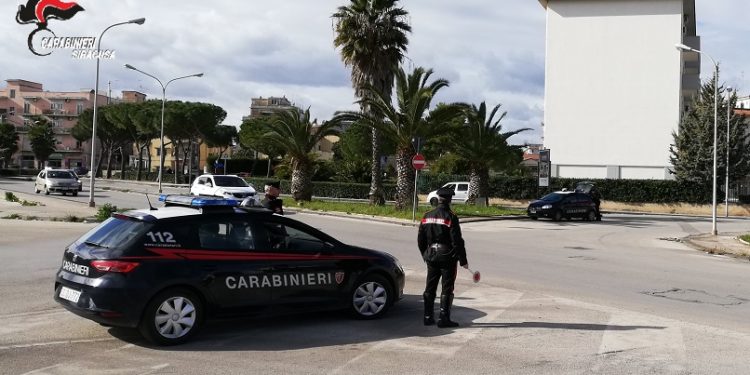 Avola. Sorpresi in una paninoteca, sanzioni per titolare e clienti