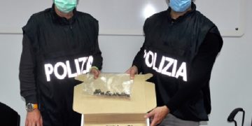 Avola, nascondeva armi e droga in casa: 22enne finisce ai domiciliari