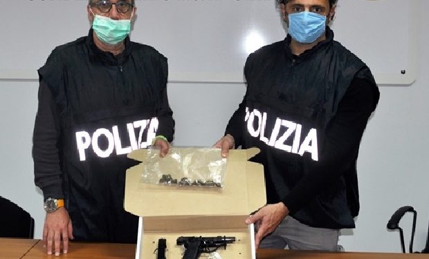 Avola, nascondeva armi e droga in casa: 22enne finisce ai domiciliari