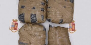 Avola, in auto con oltre 2 kg di marijuana nascosta tra le cassette di frutta e verdura: 55enne arrestato