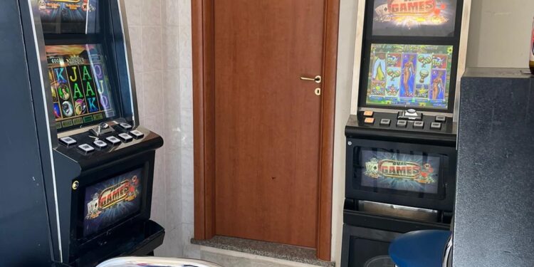 Avola. Guardia di Finanza, sequestrate due macchinette non collegate alla rete statale