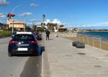 Avola. Ha dato alle fiamme un’autovettura in sosta e l’ingresso di un negozio: arrestato