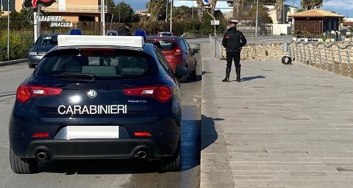Avola. Perde il portafoglio davanti la sua abitazione e i Carabinieri glielo riconsegnano